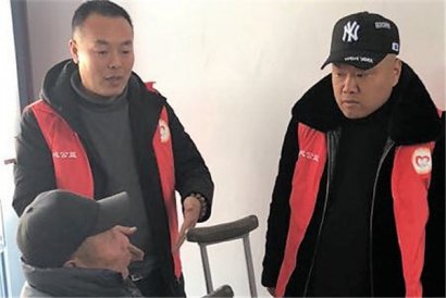 河南爱心人士郭建文、田治伟组织慰问敬老院