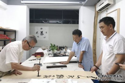 “喜迎八一 翰墨军魂”书法笔会在林州弘艺轩举行