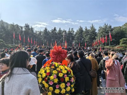 公益在线湖南工作站赴韶山纪念毛主席 130周年诞辰